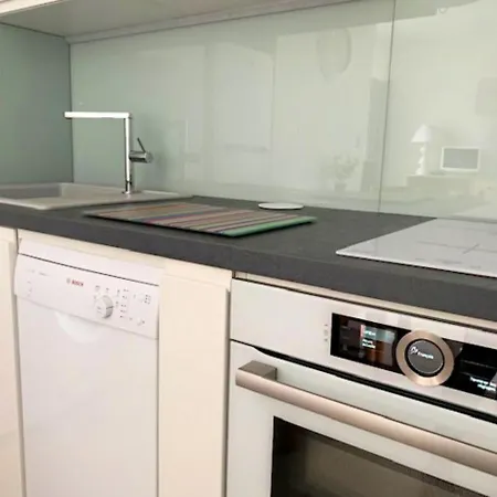 Apartment T3 Renove Avec Clim, Piscine Et Parking A 100m De La - Fr-1-607-24