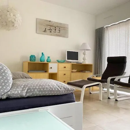 T3 Renove Avec Clim, Piscine Et Parking A 100m De La - Fr-1-607-24