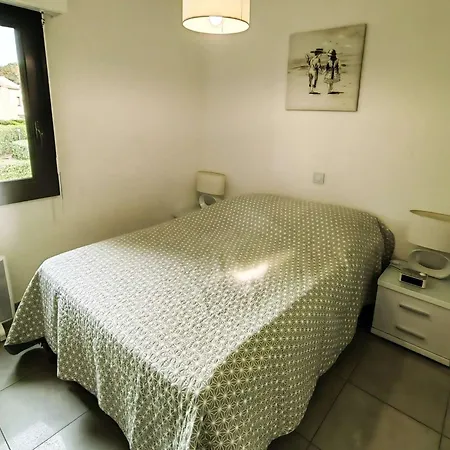 T3 Renove Avec Clim, Piscine Et Parking A 100m De La - Fr-1-607-24 *